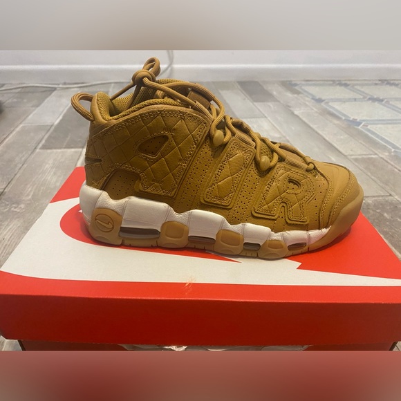NIKE women’s Nike air more UPTEMPO size 7 (Box included) - Picture 2 of 6
